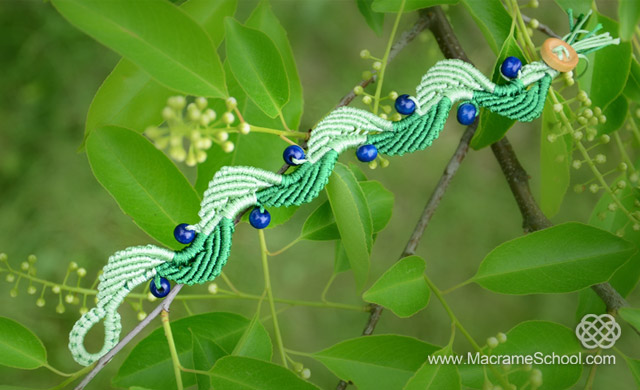 Wavy Macrame Leaf & Blueberry Bracelet