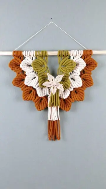 DIY Macramé Leaf Wall hanging / Find a detailed tutorial by following the link in my Bio 👉 THANK YOU! 🍃💃 #macrame #wallhanging #macramedecor