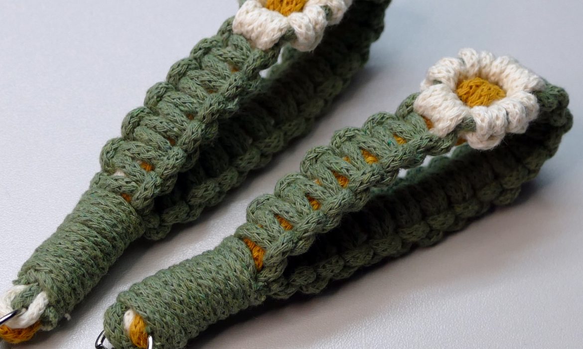 Macrame keychain Flower knot