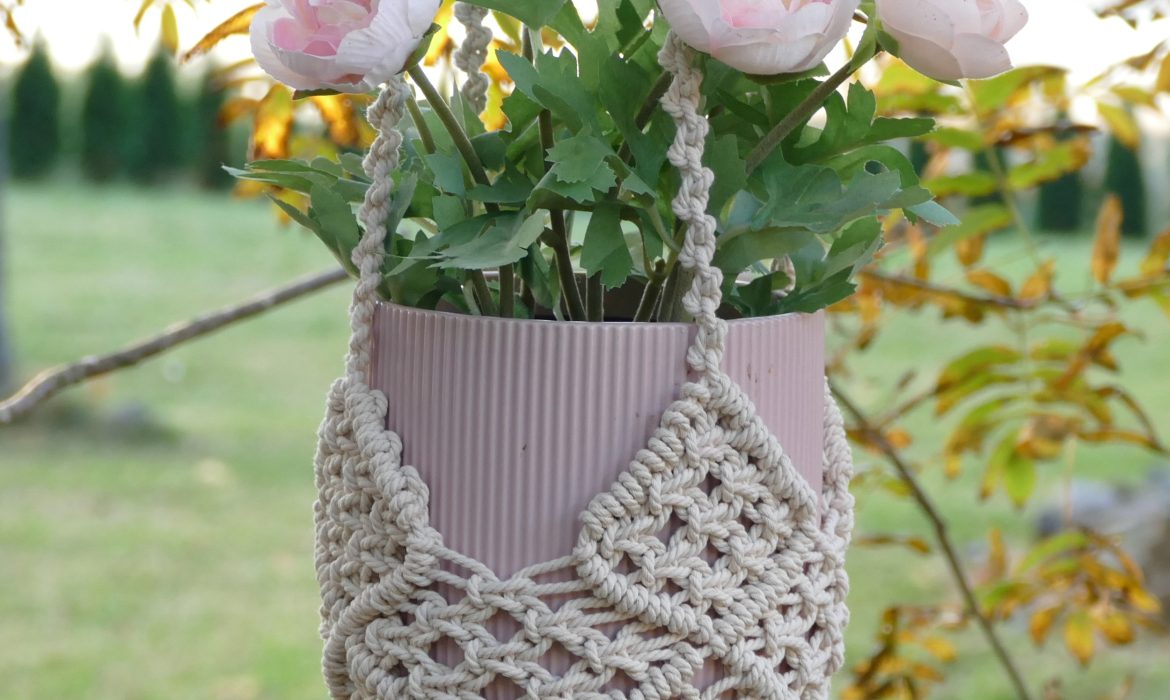 DIY Macrame Plant Hanger – Connected Squares Pattern