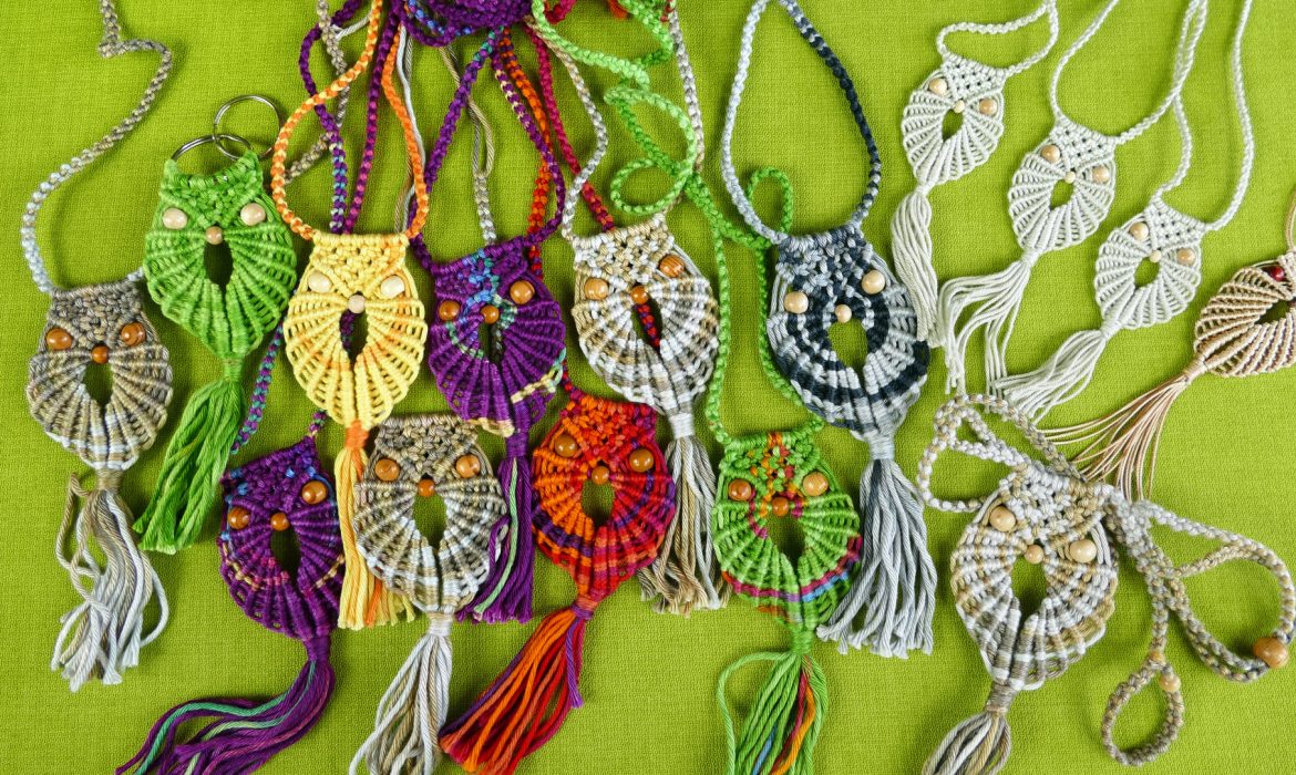 Multicolored Macramé Owl Tutorial