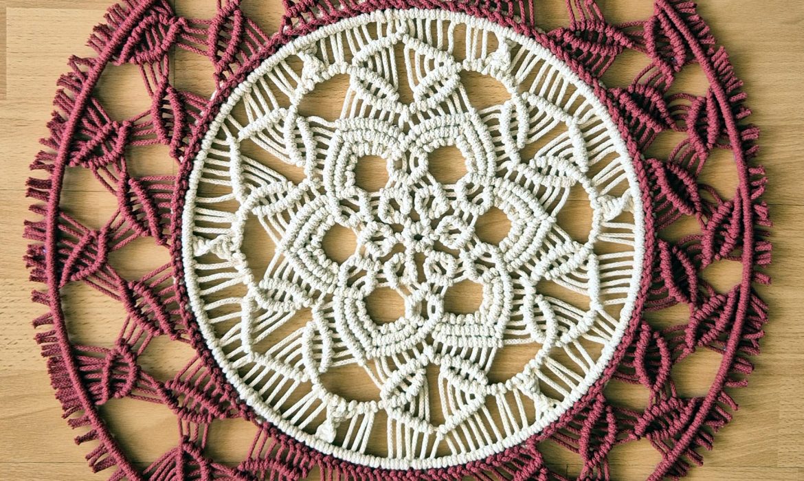 Round Macrame Mandala Flower in Leaves DIY