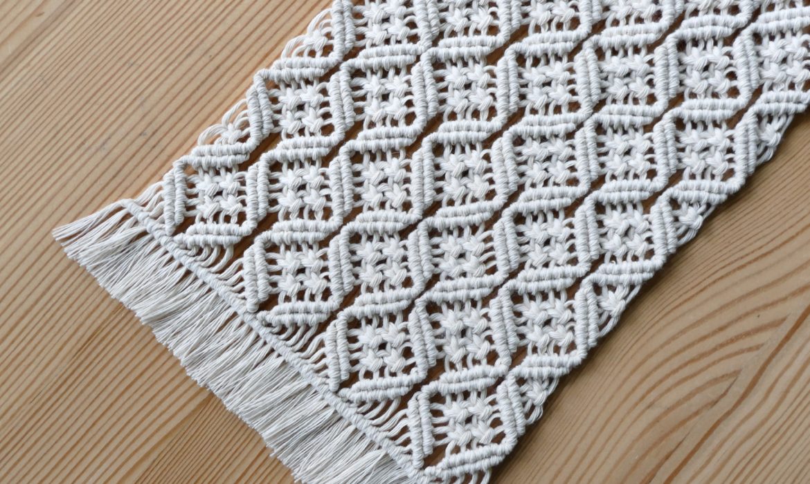 DIAMOND MESH MACRAME TABLECLOTH PATTERN