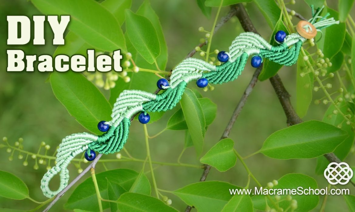 Wavy Macrame Leaf Bracelet