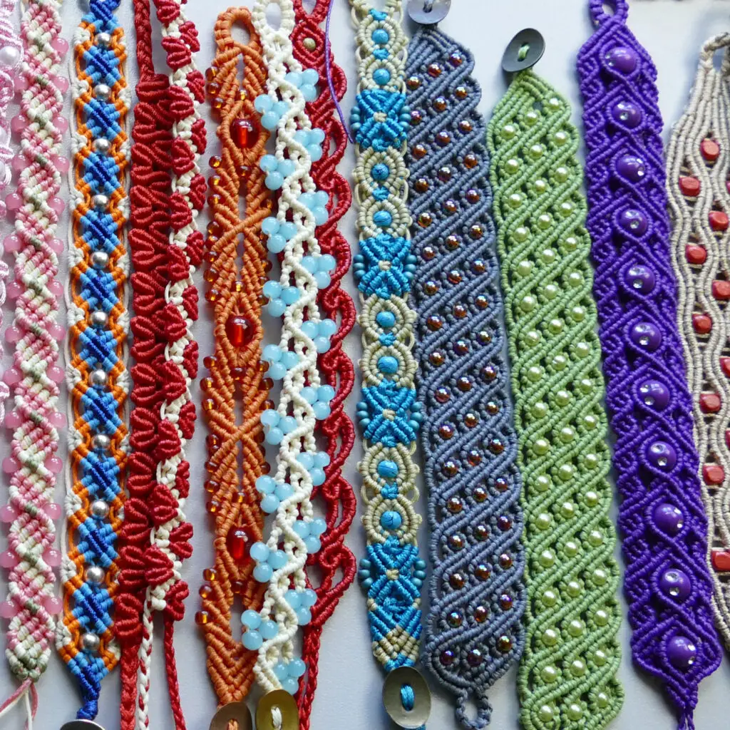 250 bracelets macrame