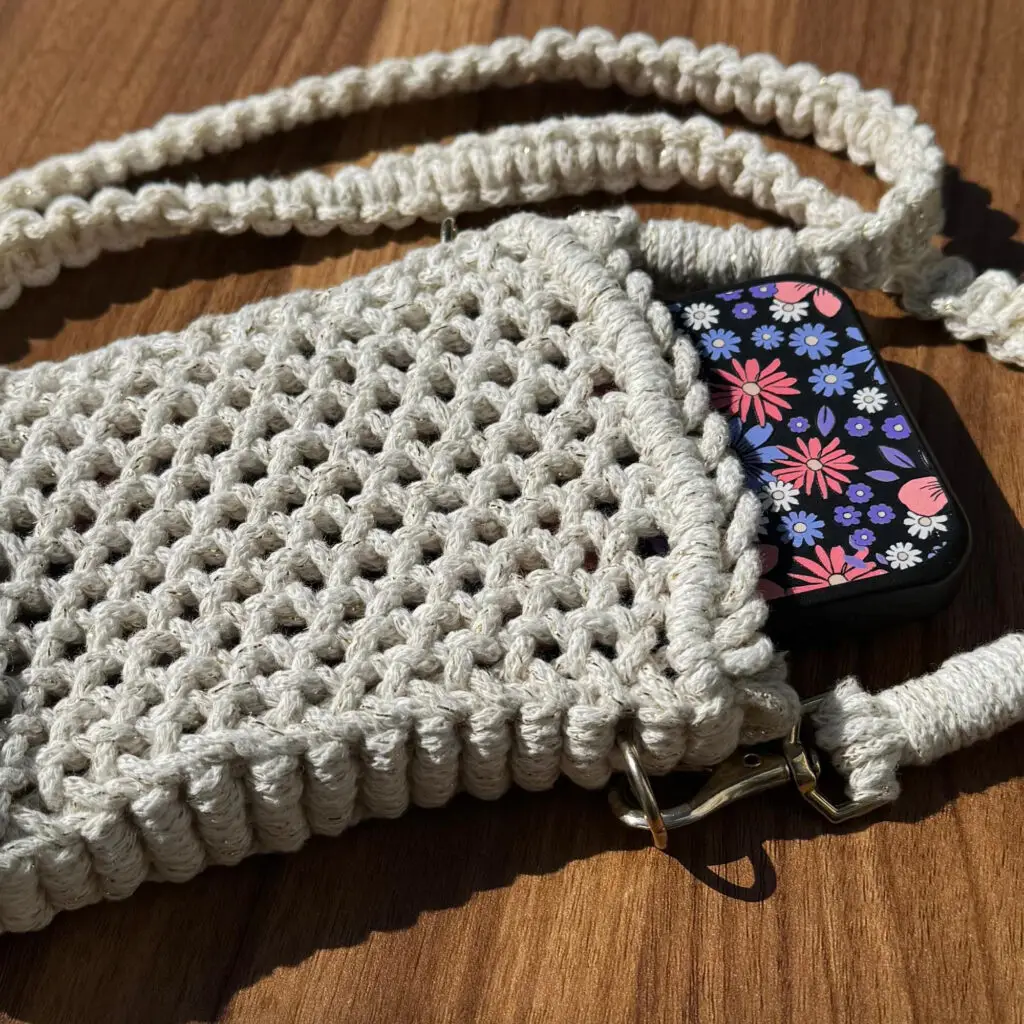 in-phone-bag-1 Macrame phone bag