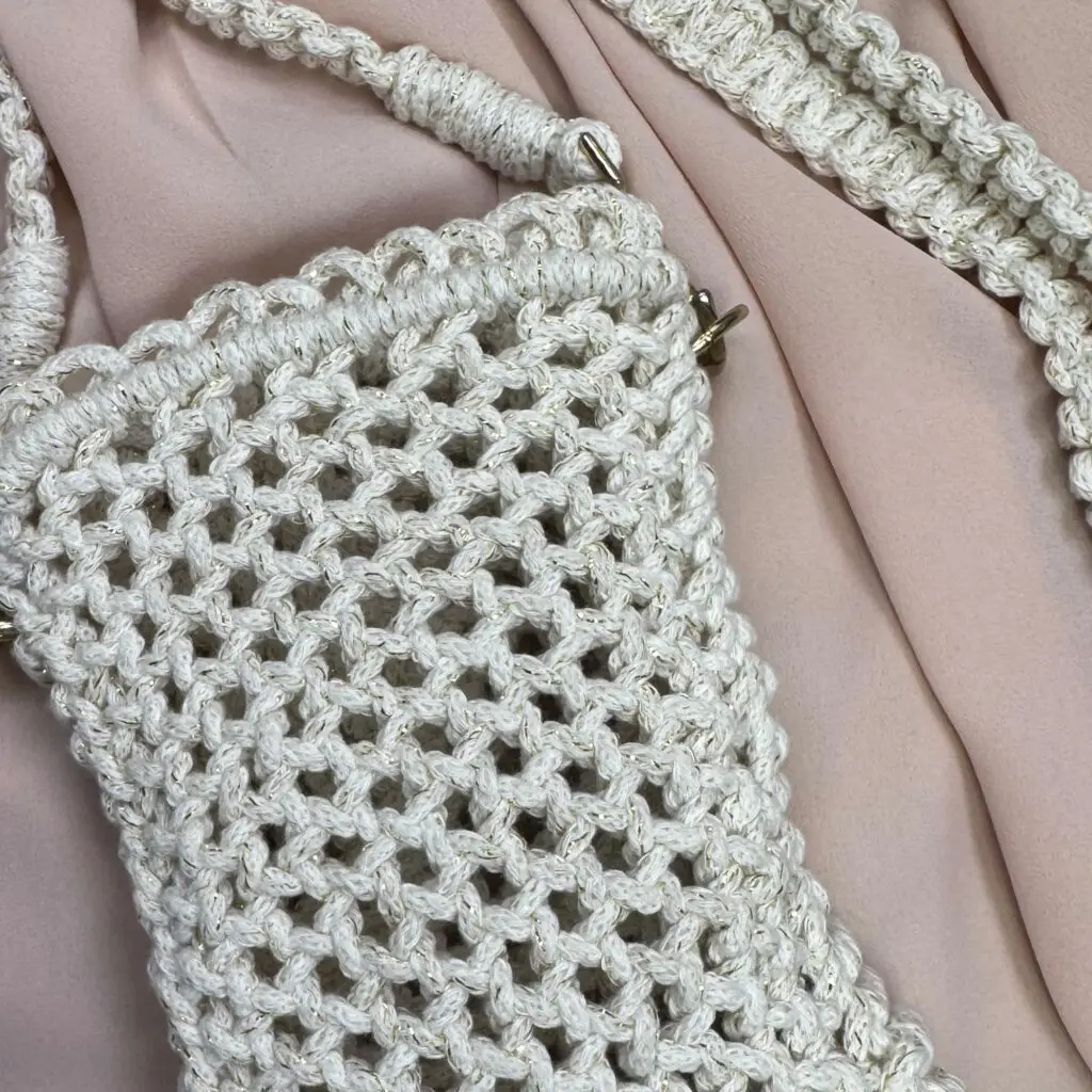 in-phone-bag-2 Macrame phone bag